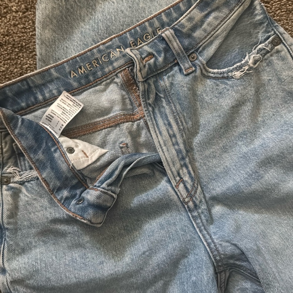 American Eagle Mom Straight Jeans
